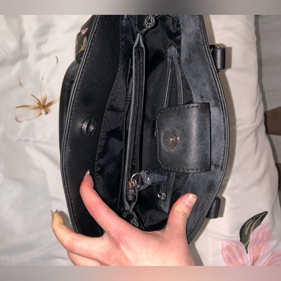 Guess purse - Picture 5 of 8